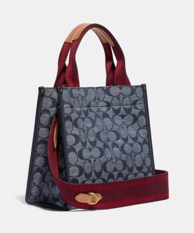 Coach Tote 22 In Signature Chambray