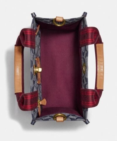 Coach Tote 22 In Signature Chambray