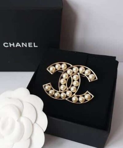 Chanel Pre-Owned Metal & Glass Pearls Brooch
