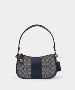 Coach Swinger Bag In Signature Jacquard