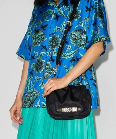 Moschino Logo-Plaque Shoulder Bag In Black