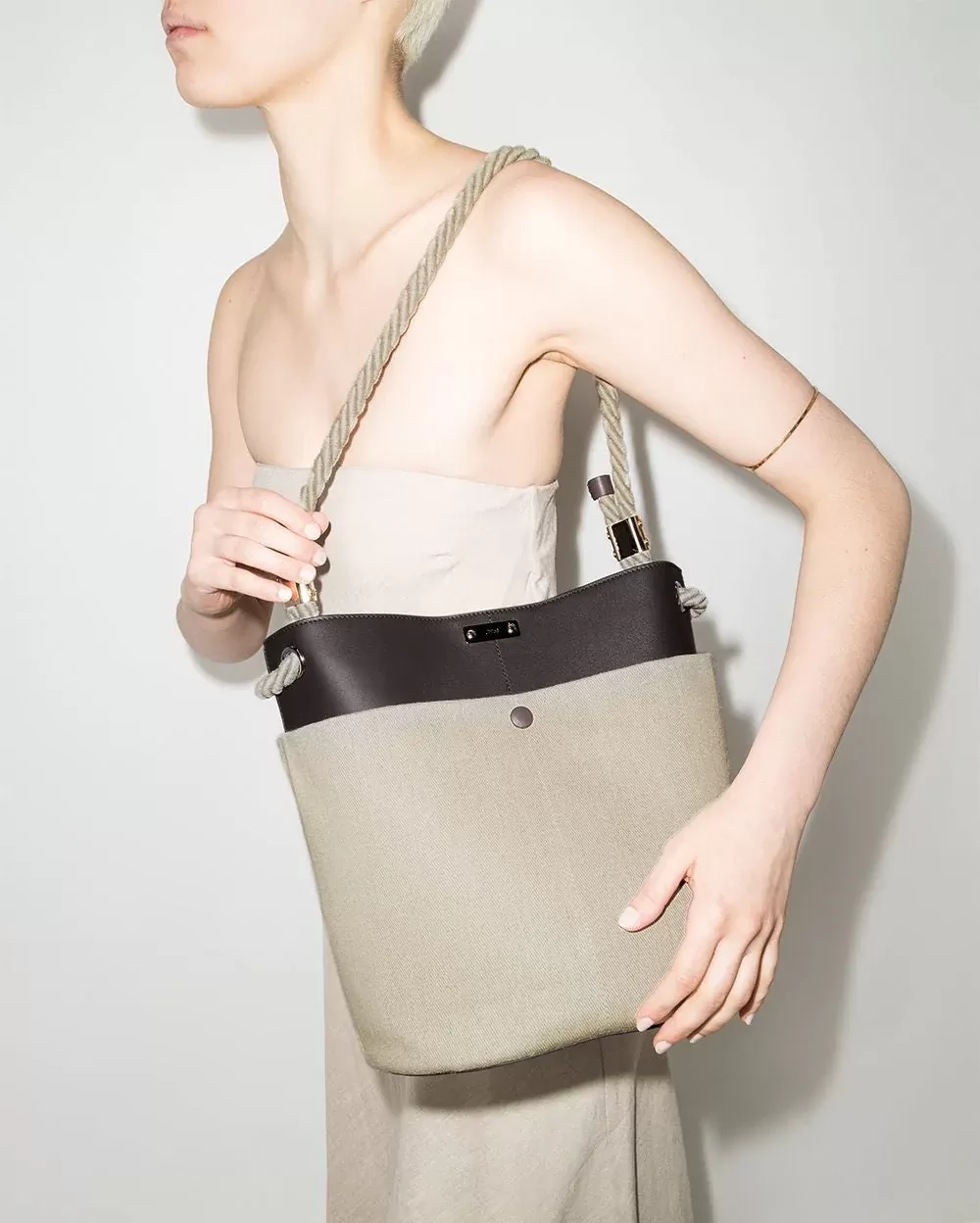 Chloe Small Key Bucket Bag In Linen & Shiny Calfskin