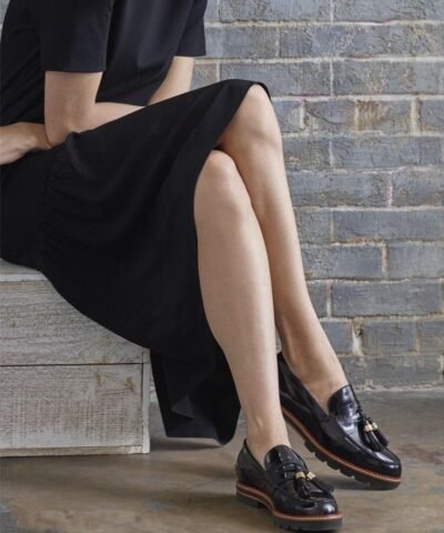 Stuart Weitzman Manila Signature Loafers In Black