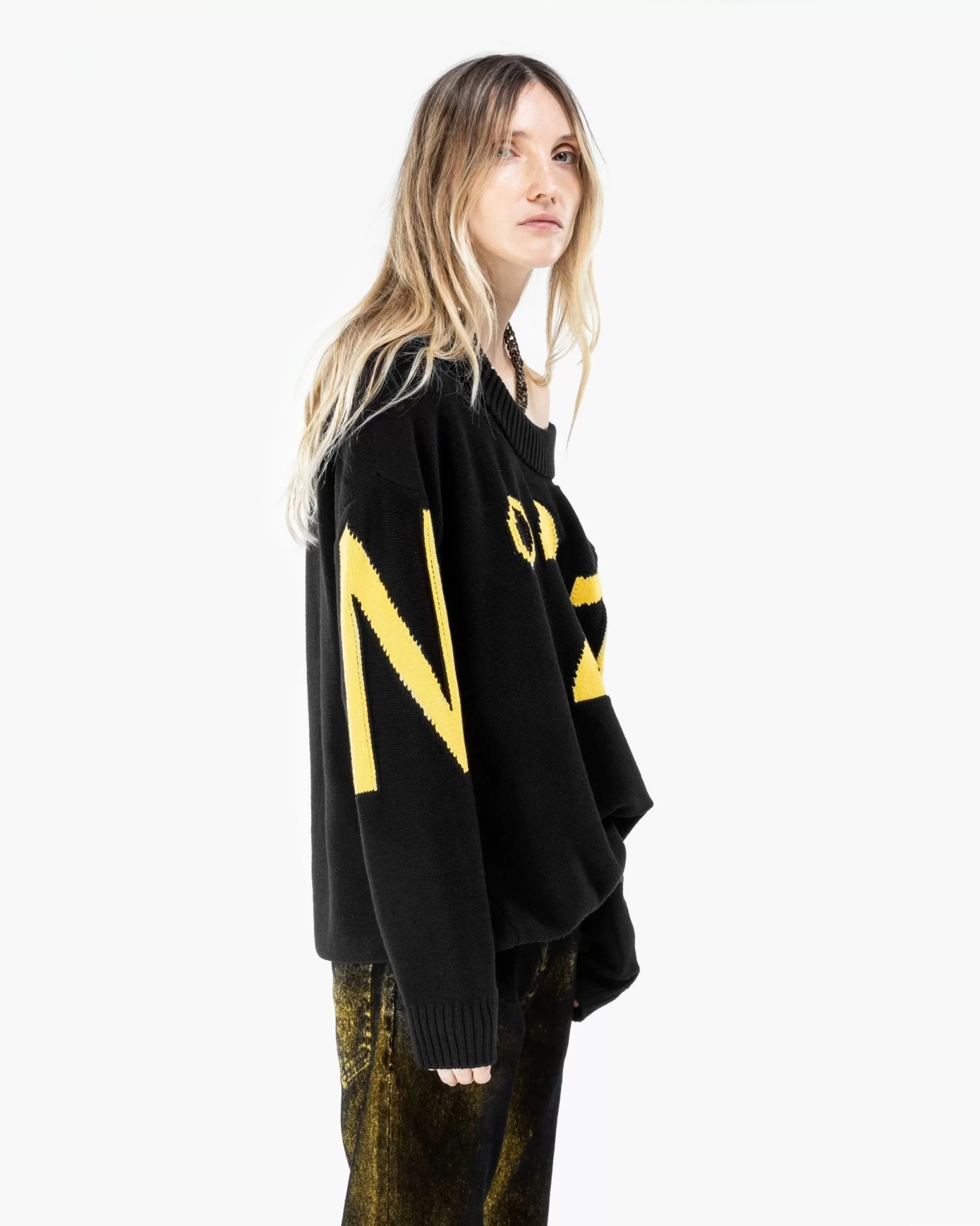 N°21 Off-Shoulder Logo Sweater