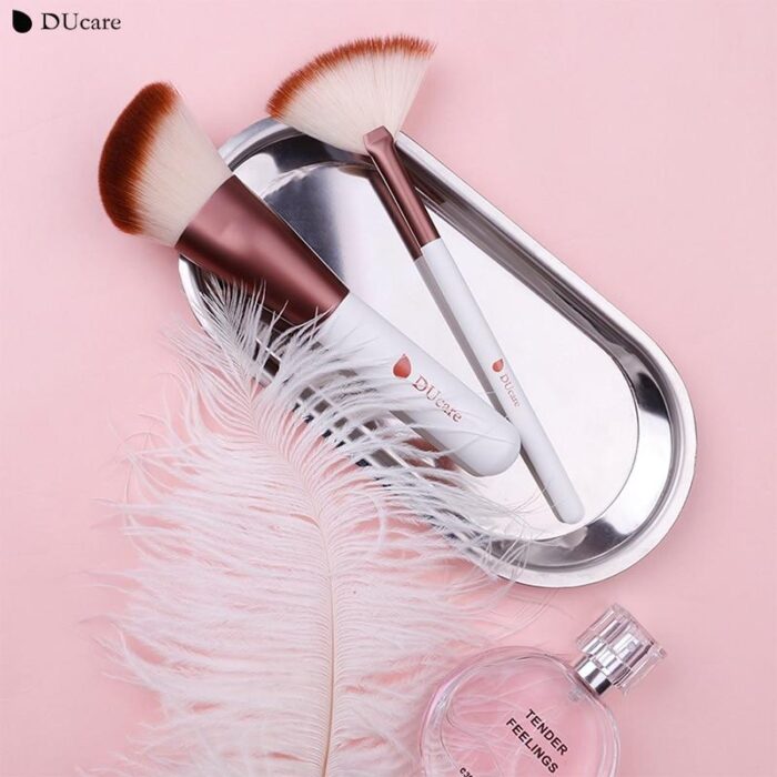 Contour Highlight Eyeshadow With Fan Makeup Brushes Portable Cosmetic Tools Kit