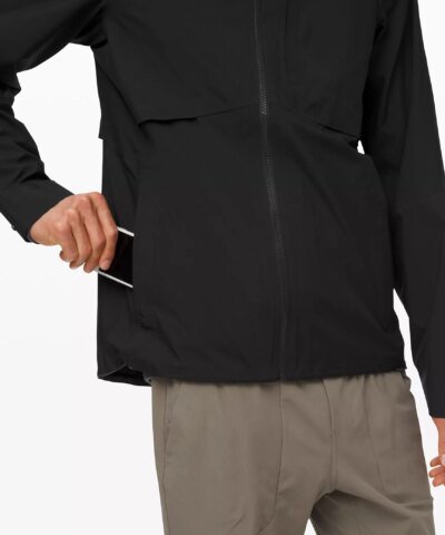 lululemon Men's Outpour Shell