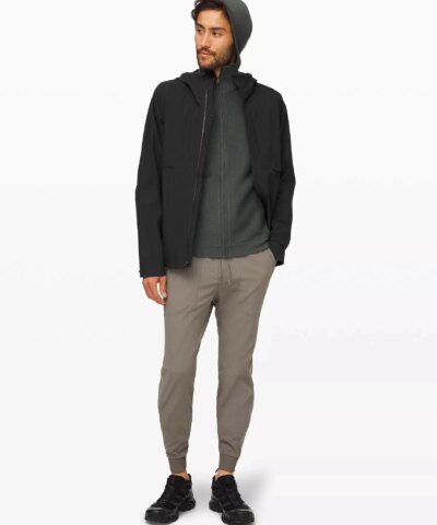 lululemon Men's Outpour Shell